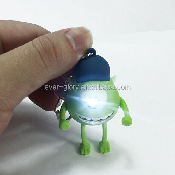 đồ chơi vinyl tùy chỉnh làm cho 3D LED phim hoạt hình Keychain phụ kiện nhựa KeyRing cho túi