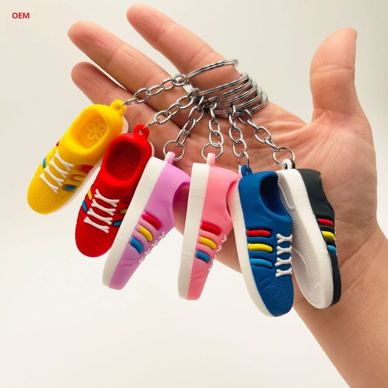 3D Mini Giày Keychain Nhân vật Keychain Với kim loại Key Ring Custom Plasitc Figure Keychain