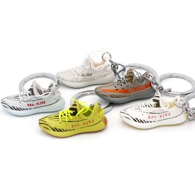Giày thể thao tùy chỉnh hình dạng 3D Mini sneaker Promotional Keychain Bulk